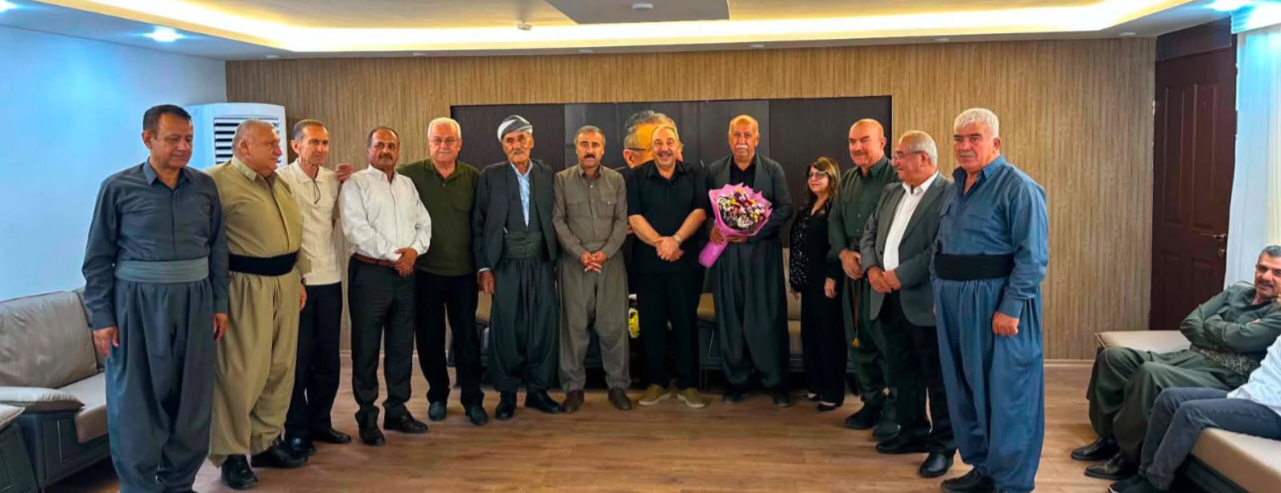 شاندی بۆردی تێکۆشەرە دێرینەکان سەردانی کۆمەڵە پێشمەرگە دێرینەکانی (ی.ن.ك)یان کرد.